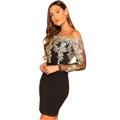 Détail du col bardot avec broderie en dentelle dorée et manches en maille noire - Noir