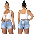 Ensemble haut court blanc côtelé à lacets et short en jean bleu avec bords effilochés - S / Bas / Bleu clair