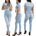 Tuta in denim lavaggio chiaro vestibilità slim con maniche corte e zip frontale - S / Azzurro