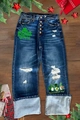 Detail der zerrissenen Straight-Leg-Jeans mit St. Patrick's Day-Drucken und Umschlag - S / Dunkelblau Gnom Druck