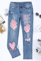 Jeans da donna azzurro consumato con motivi a cuore di paillettes rosa e stampe XOXO - S / Stampa Cuore Rosa e XOXO (Blu Chiaro)