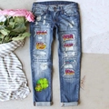 Jeans blu a gamba dritta strappati con stampa a trifoglio e toppe in pietra colorata - 3XL / Blu Lavato Strappato (Stampa Trifoglio)