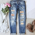 Damen Jeans mit Distressed-Details, Blumen-Patches und Vintage-Waschung im Denim - S / Rosa Hibiskus-Druck