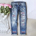Jeans dritti da donna blu scuro con strappi, stampe di gnomi USA e motivi a stelle - S / Blu Profondo - Stampa Gnomi USA