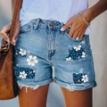 Pantalones cortos vaqueros de mujer en azul claro con detalles de leopardo y flores - S / Orquídea Azul