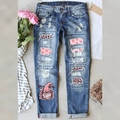 Jeans blu da donna con toppe a cuore e stampa di gnomo di San Valentino strappati - S / Blu Stampa a Cuore