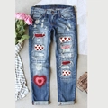 Zerrissene schmale Jeans in Blau mit roten Herz-Patches und glitzernden Herz-Drucken - S / Gewaschenes Blau Herz Patch Stil