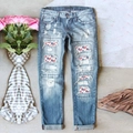 Damen Jeans in Blau mit Distressed-Effekten und US-Flaggen-Patches in der flachen Ansicht - S / Hellblau