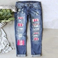 Jean bleu délavé taille haute avec écussons fantômes roses et détails usés déchirés - 3XL / Bleu/Patch Rose