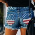 Pantaloncini di jeans blu da donna con tasche stampa bandiera americana e orlo sfilacciato - S / Blu scuro