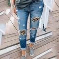 Jeans slim da donna blu scuro lavati con toppa leopardata al ginocchio e dettagli strappati - S / Blu scuro