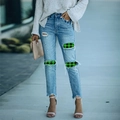 Jeans dritti azzurri con toppe a quadri verdi e orli a taglio vivo con sfilacciature - S / Azzurro