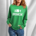 Felpa verde di San Patrizio con stampa a trifoglio 'Day Drinkin' girocollo - S / Trifoglio Verde Brillante