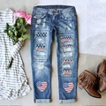 Damen Vintage-Jeans in Blau mit US-Flaggen-Patches und herzförmigen Stickerei-Akzenten - 3XL / Stars Stripes Herz Druck Stil (TP6015-1)