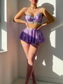 Detail von lila Pailletten-Lingerie-Set mit Minirock, Strumpfhaltern und Netzstrümpfen - S / Lila