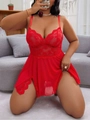 Dettaglio del corpetto in pizzo rosso e bordo in mesh trasparente su camicia da notte - 1XL / Rosso