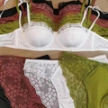 Franse stijl kant lingerie set met satijn in olijfgroen en bordeauxrode kleuren - S / Wit