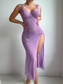 Detalle de vestido de malla morada con aplicaciones de mariposas y abertura alta - S / Morado