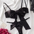 Détail de l'ensemble de lingerie en satin noir avec nœud décoratif et perles - S / Noir