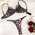 Sexy Leopard-Print Spitzen-Lingerie-Set mit Push-up-BH und Tanga auf weißer Seide - S / Leopardenmuster