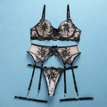 Ensemble lingerie 3 pièces avec broderie florale noire, porte-jarretelles et harnais - S / Noir