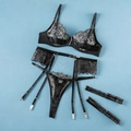 Body sexy en dentelle noire avec armatures, chaînes métalliques et jarretelles sur fond bleu - S / Noir