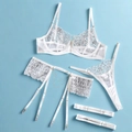 Body en dentelle blanche à armatures avec détails élégants de chaînes en métal - S / Blanc