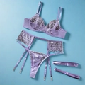 Ensemble lingerie en dentelle lilas avec chaînes incluant soutien-gorge et porte-jarretelles - S / Mauve Clair