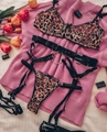 Driedelige lingerieset met luipaardprint, zwarte verbandbanden en zilveren metalen ringen - S / Luipaardprint