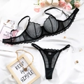 Vue détaillée de l'ensemble de lingerie sexy en dentelle noire avec soutien-gorge à armatures - S / Noir
