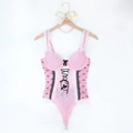 Nahaufnahme eines rosa Mesh-Bodys mit Herzprint, Spitzenbesatz und Schleife - S / Rosa
