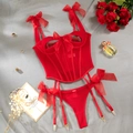 Détail d'un corset en résille rouge avec nœuds, bonnets à armatures et porte-jarretelles - S / Rouge