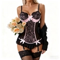 Détail d'un corset en dentelle noire avec bonnets roses et ourlet à volants en mesh - S / Noir