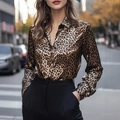 Schicke Damen Leopard Satinbluse mit langen Ärmeln und eleganter Knopfleiste vorne - S / Hellbraun