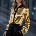 Elegante gouden satijnen blouse met zwart contrastkraagje en knopen voor op het kantoor - S / Goud