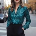 Damen Langarmhemd mit Leopardenmuster aus Satin in Blaugrün und Schwarz - S / Blaugrün