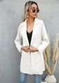 Detail van een witte lange blazer met dubbele rij knopen met klassieke revers en luxe stof - S / Wit