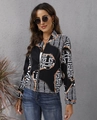 Détail de la veste pour femme avec motif grec et imprimés de chaînes dorées sur la manche - S / Noir Blanc Motif Grec