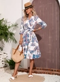Detail van een bohemien midi-jurk met paisleyprint en gelaagde rokconstructie - S / Blauwe Print