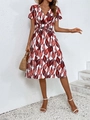 Detail of V-neck floral midi dress with red leaf print and elastic high waist design - S / Burgundy