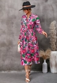 Detail eines Langarm-Midikleids mit buntem Blattmuster und elegantem Faltenrock - S / 101915 Rosarot