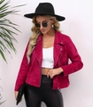 Detail der rosaroten Bikerjacke aus Wildlederimitat mit Revers und Reißverschluss - S / Oberteile / Fuchsia