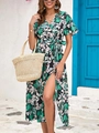 Detailansicht des tropischen Blumendrucks und Seitenschlitzes an diesem Sommer-Maxikleid - S / Grün