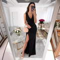 Abito lungo nero senza maniche con scollo a V e spacco laterale dalla vestibilità slim - S / Nero