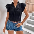 Zwarte dames top met V-hals, rufflemouwen en textuurstof gecombineerd met een denim short - S / Zwart