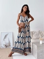 Détail de l'imprimé paisley bleu foncé sur une combinaison à jambes larges et col en V - S / Haut Et Bas / Abricot