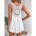 Dettaglio ravvicinato della schiena in pizzo all'uncinetto del top bianco stile boho - S / Strisce a Onda Bianche