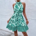 Minzgrünes Blumenkleid mit Neckholder, Bindegürtel und gerüschtem Saumdetail - S / Grünes Blumenmuster