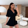 Γυναικείο μαύρο ολόσωμο σορτς με λαιμόκοψη V και ελαστική μέση για το καλοκαίρι - S / Μαύρο
