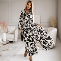 Elegante maxi-jurk met lange mouwen en camellia-print met ceintuur en knopen - S / Zwart